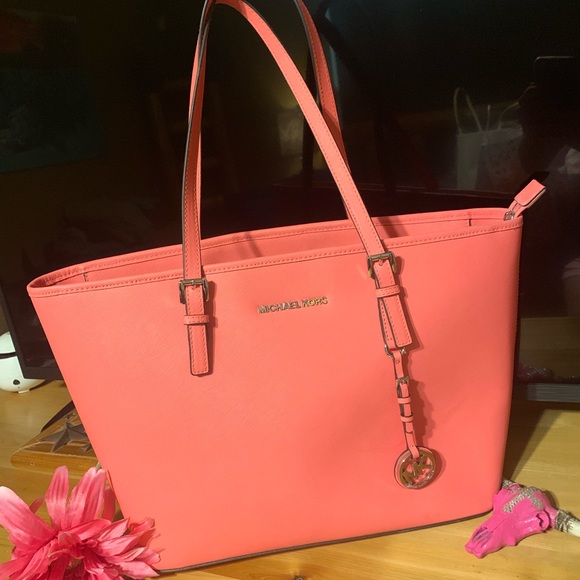 Michael Kors Handbags - Coral Michael Kors💕